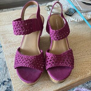 Fuscia wedge